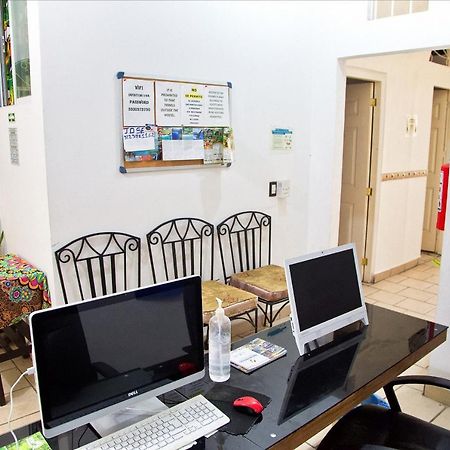 Alexandross Hostel Пуэрто-Вальярта Экстерьер фото