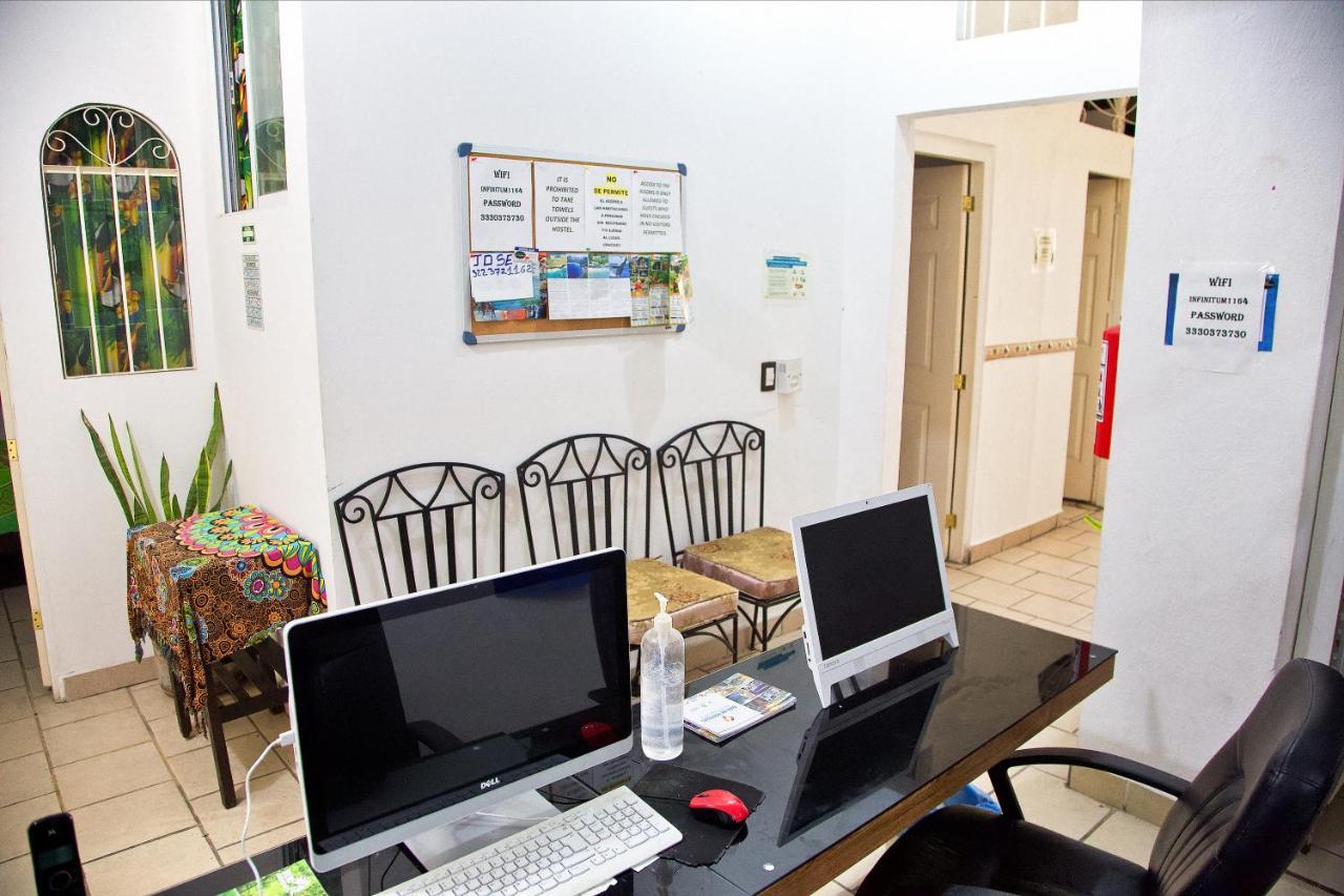 Alexandross Hostel Пуэрто-Вальярта Экстерьер фото