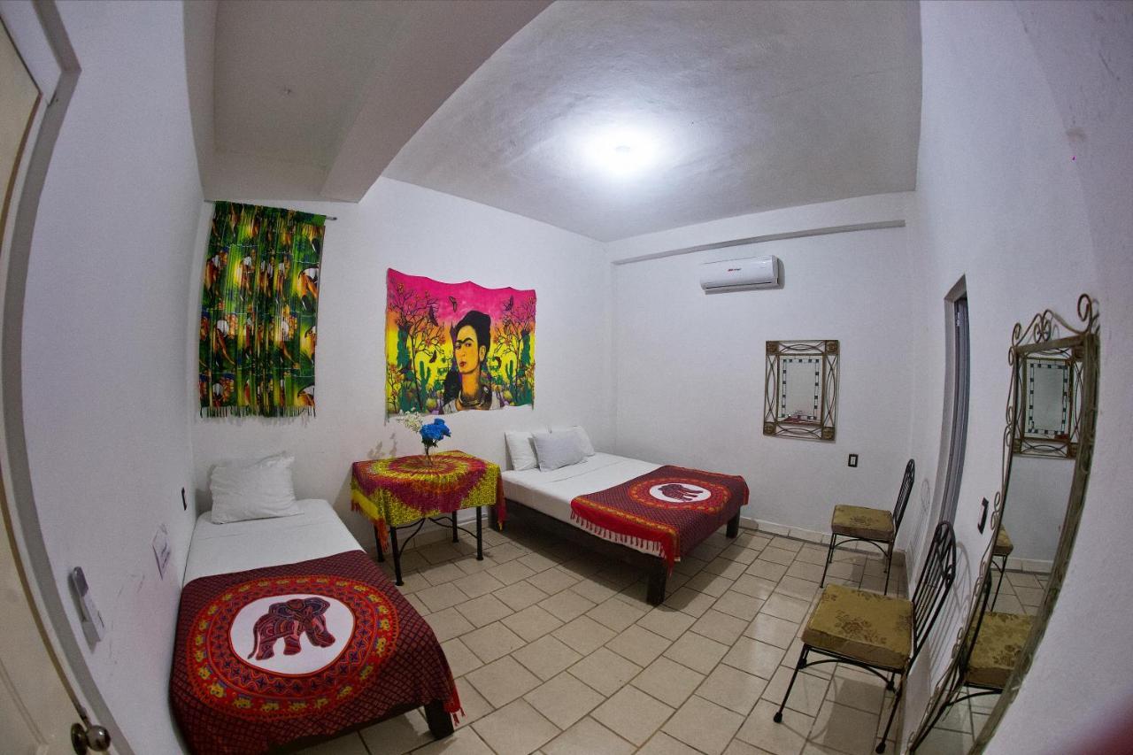 Alexandross Hostel Пуэрто-Вальярта Экстерьер фото