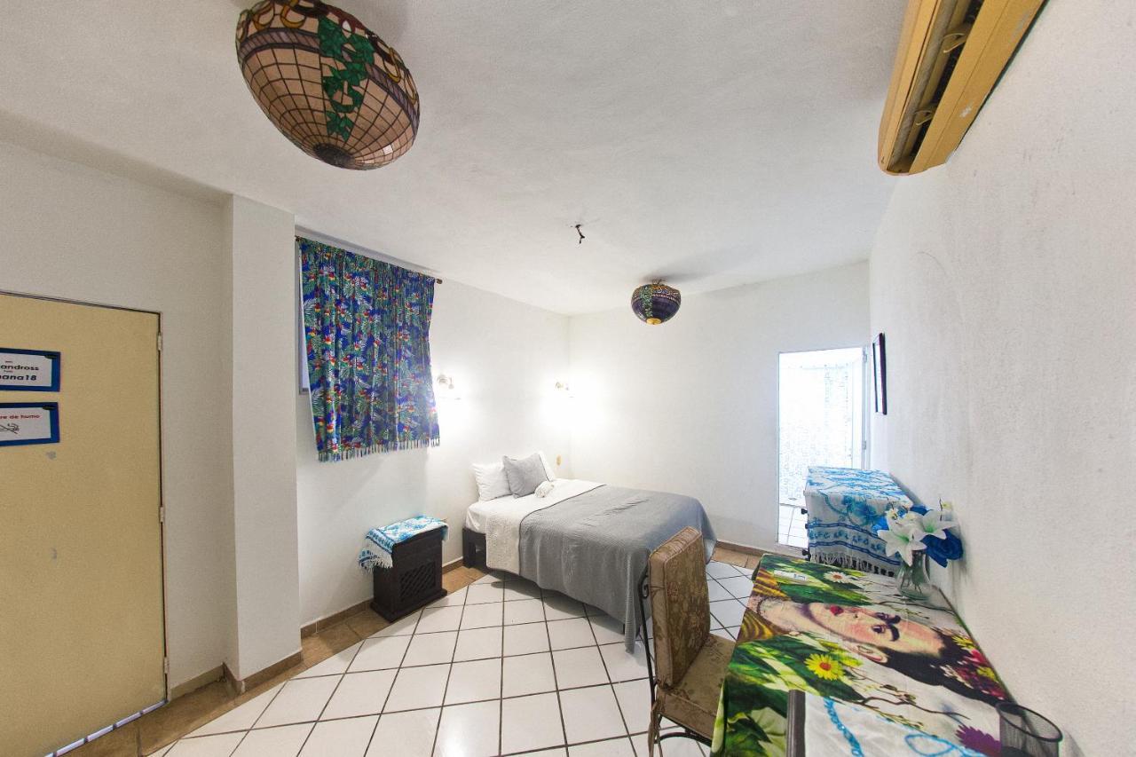 Alexandross Hostel Пуэрто-Вальярта Номер фото